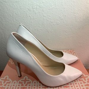 Gianni Bini White Pumps Size 9M